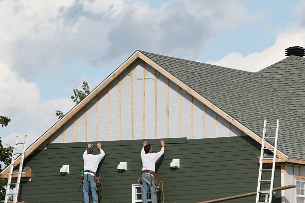 Professional Siding Installation technician working in Leander, TX